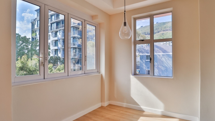 2 Bedroom Property for Sale in Sea Point Western Cape